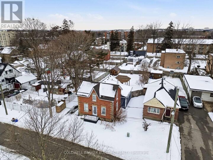 Property Photo:  118 Cedar Street  ON L1N 2P1 