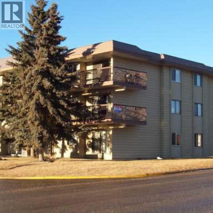 10216 102 Avenue 105 — photo 1