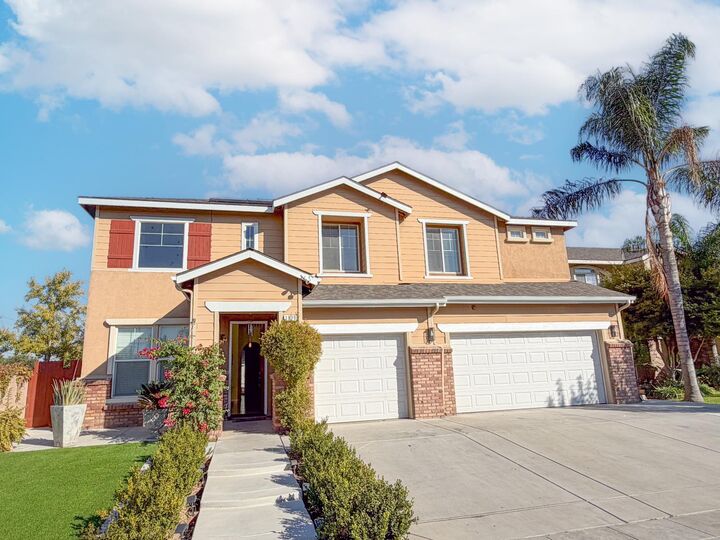 Property Photo:  1976 N Belvedere Avenue  CA 93722 