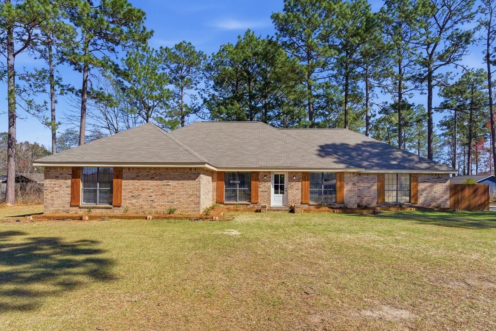 Property Photo:  11 Twin Lakes Rd.  MS 39465 