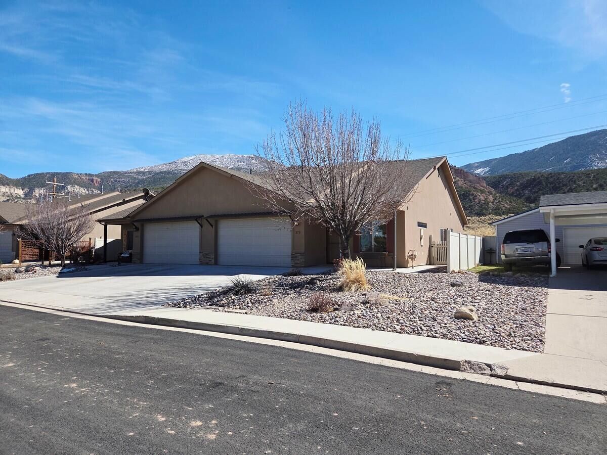 Property Photo: 373 W Bristlecone Dr UT 84720