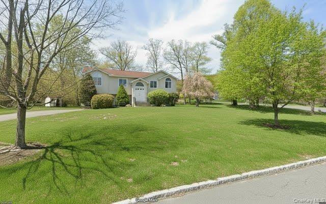 Property Photo:  7 Country Hollow  NY 10930 