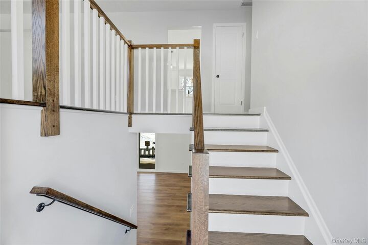 Property Photo:  10 Roman Acres Drive  NY 10923 