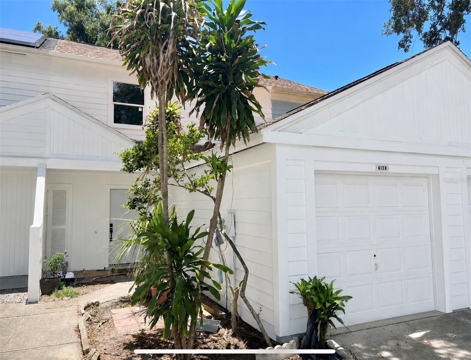 Property Photo: 6138 Oak Cluster Circle FL 33634