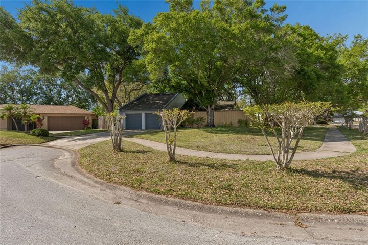 Property Photo: 4438 Summer Oak Drive FL 33618