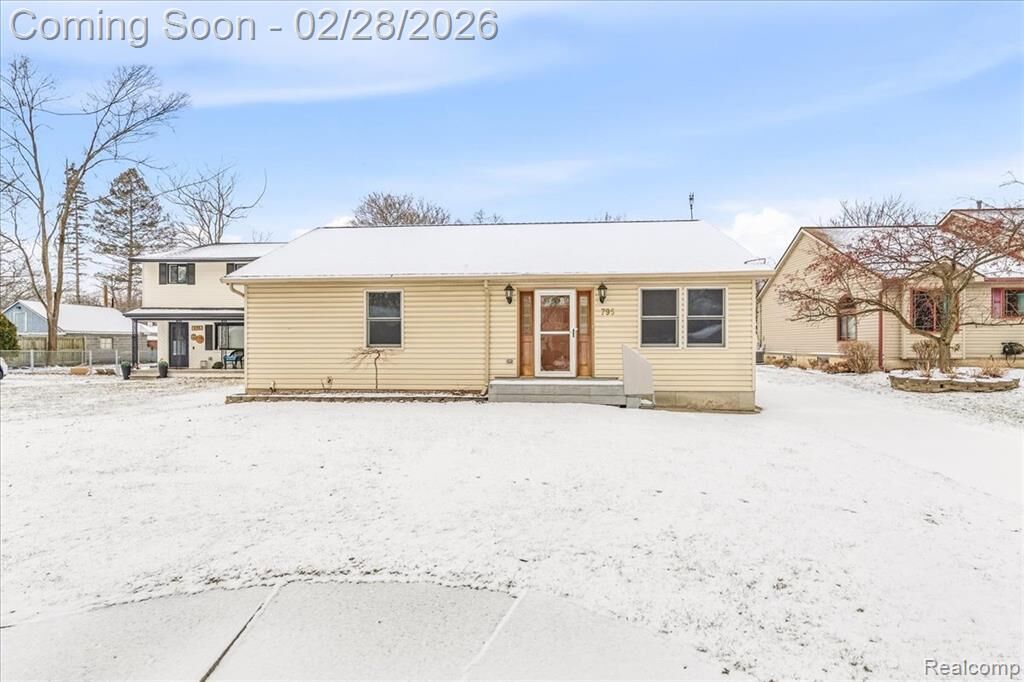 Property Photo:  795 N Parent Street  MI 48185 3416 