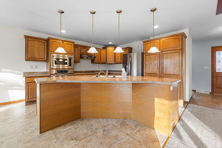 Property Photo:  1016 Pheasant Ln 1018  WI 53032 