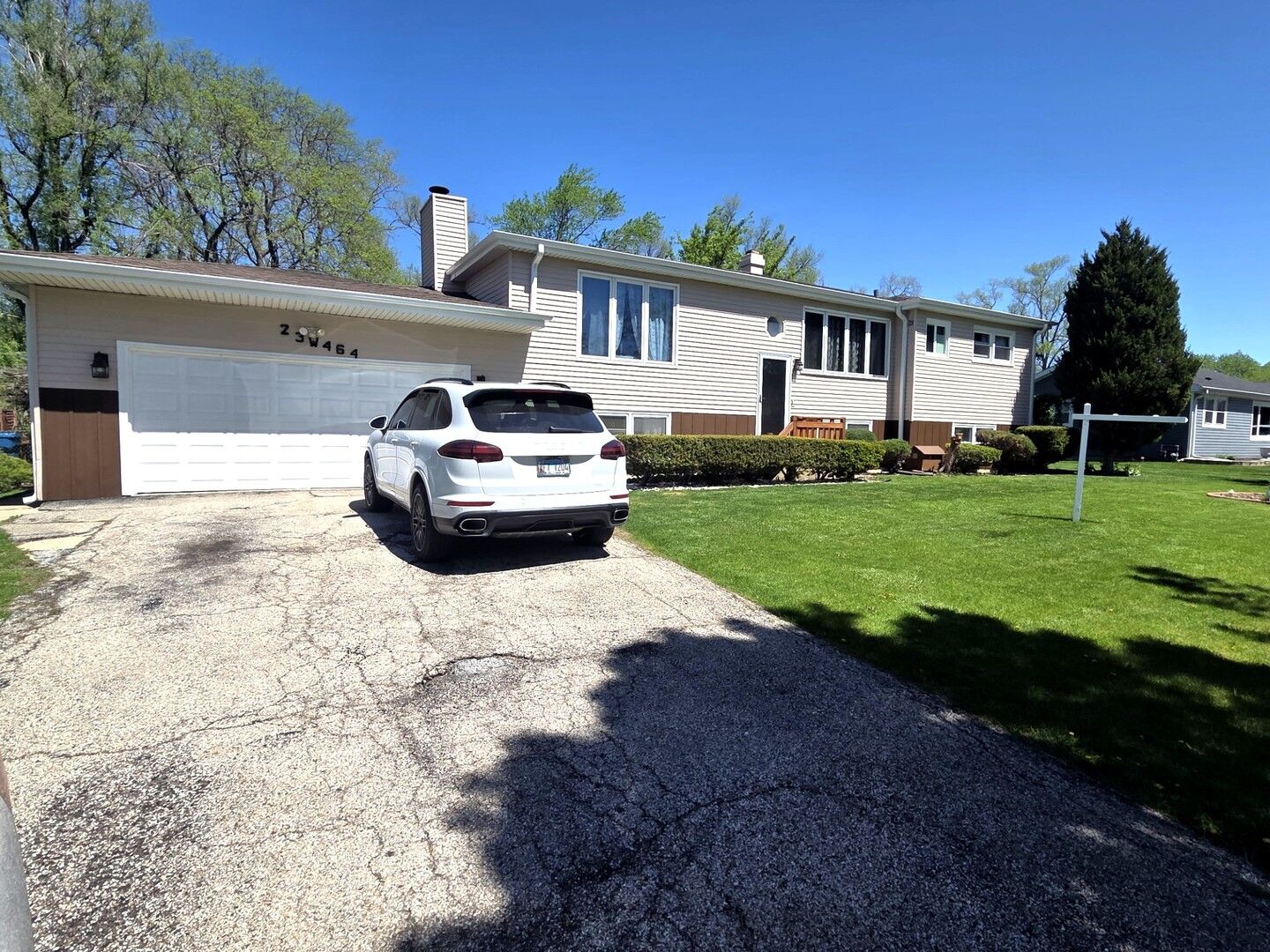 Property Photo:  23W464 Olive Court  IL 60188 