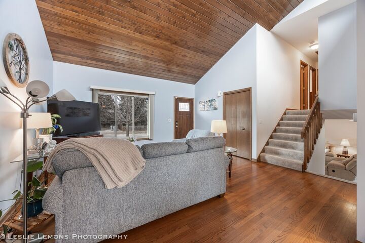 Property Photo: 2469 Lakeside Drive IL 60504