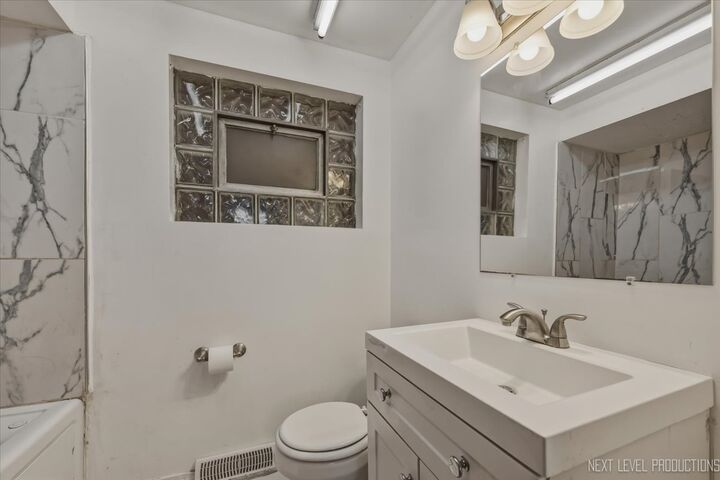 Property Photo:  7935 S Blackstone Avenue  IL 60619 