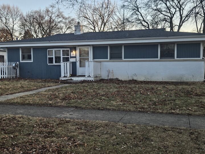 Property Photo: 649 E Eisenhower Avenue IL 60074
