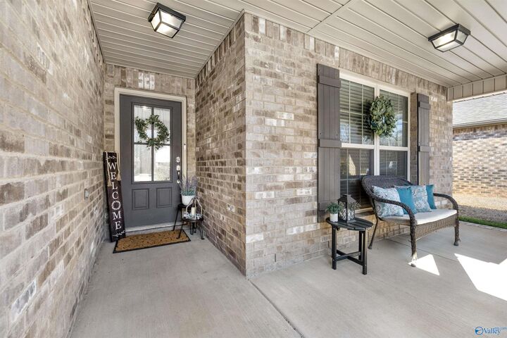 Property Photo:  372 Willow Bank Circle  AL 35603 