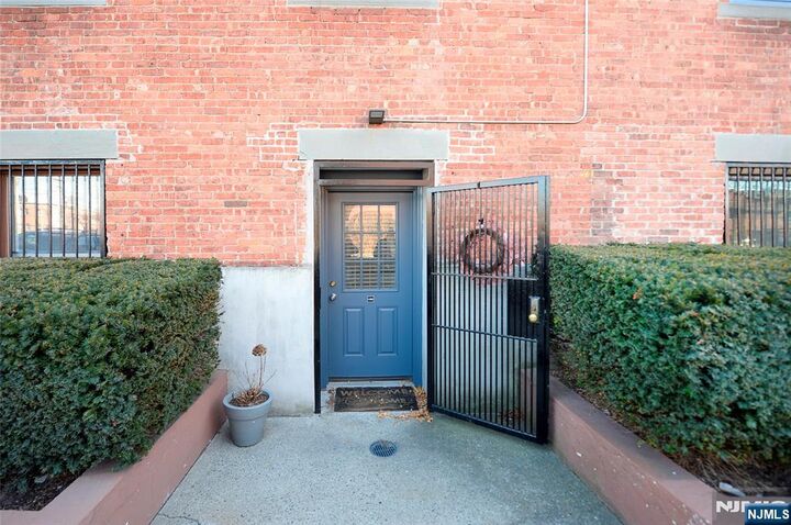 Property Photo:  186 Wayne Street 119D  NJ 07302 