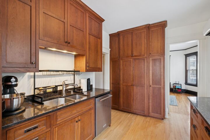 Property Photo:  2120 Emerson Avenue S  MN 55405 