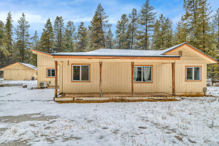 Property Photo: 52351 Dustan Road OR 97739