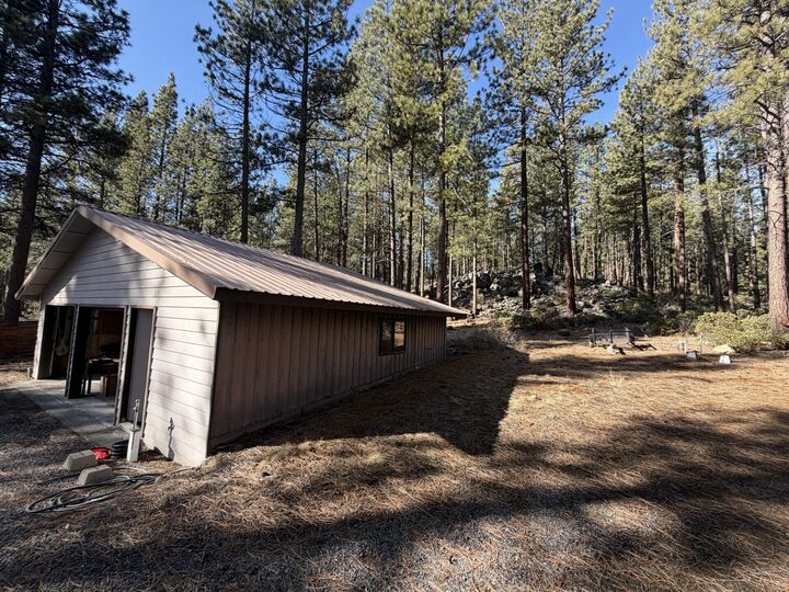 Property Photo: 55121 Forest Lane OR 97707