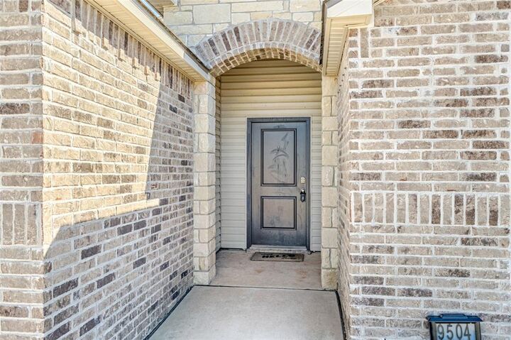 Property Photo:  9504 Saddle Drive  OK 73099 