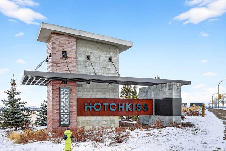 Property Photo: 321 Hotchkiss Drive SE 1103 AB T3S 0X5
