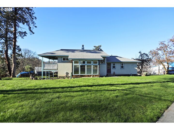 Property Photo:  1707 Bridge St  OR 97058 