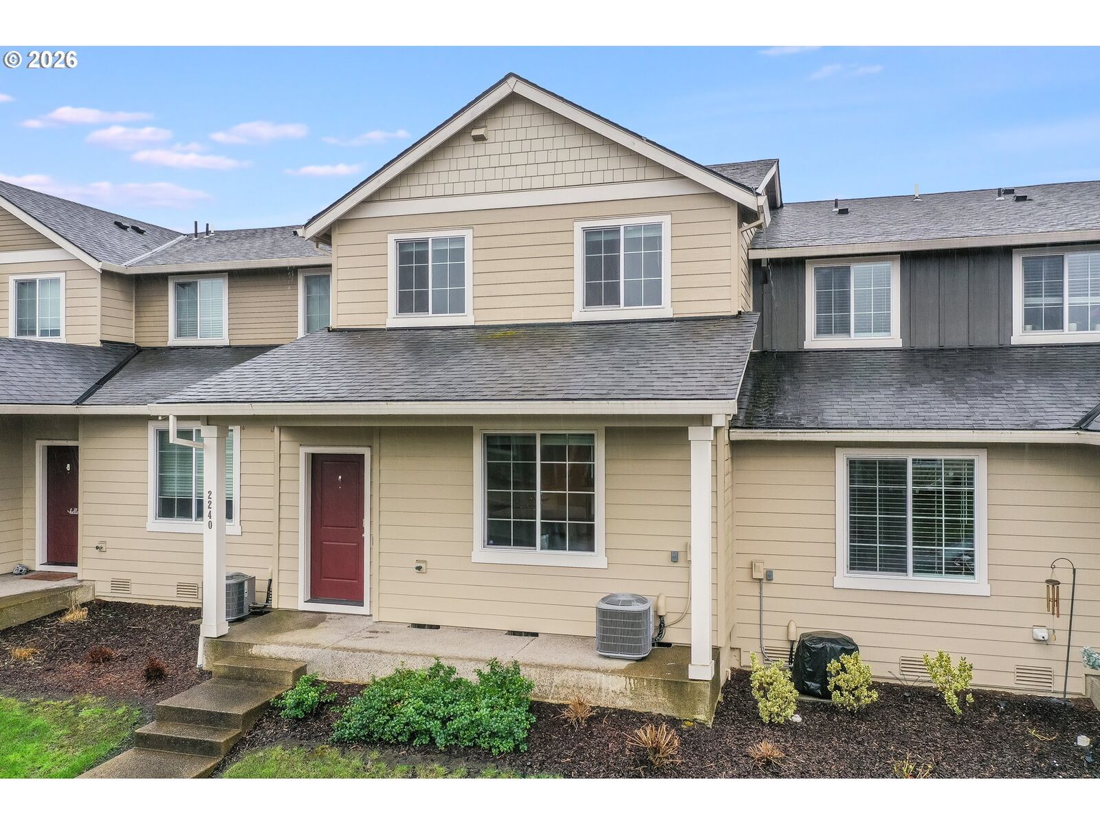 Property Photo: 2240 SE 16th St OR 97080