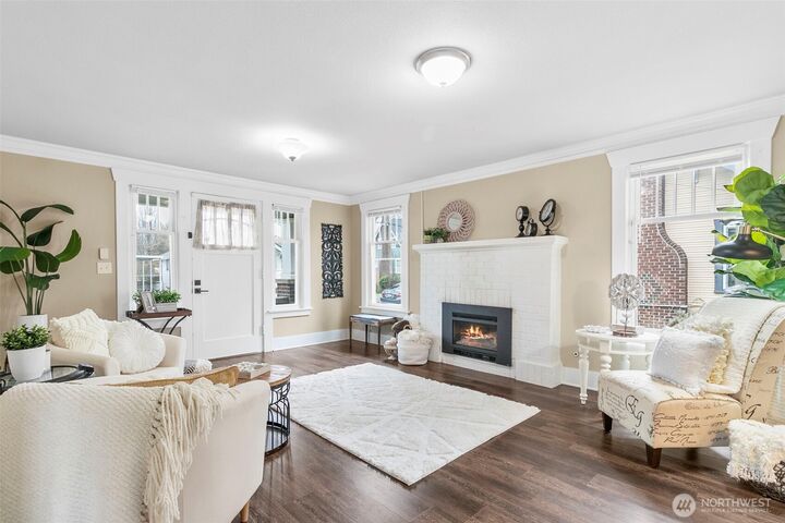 Property Photo:  1203 N 2nd Street  WA 98057 