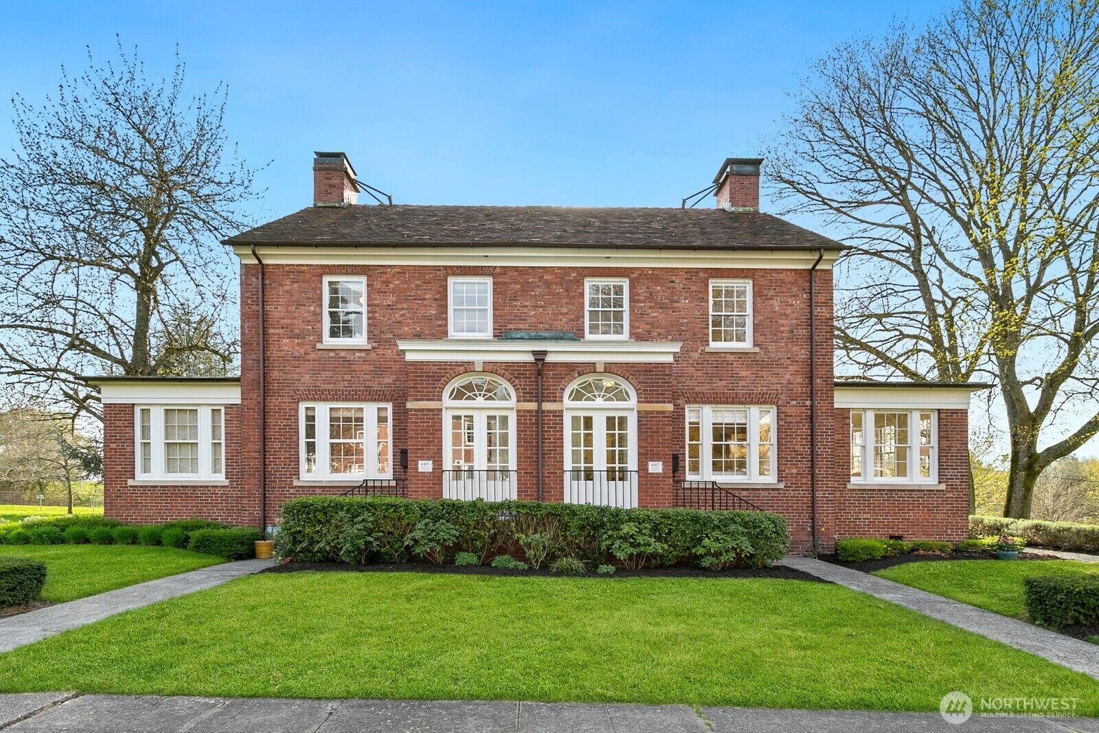 Property Photo:  4405  Montana Circle W  WA 98199 