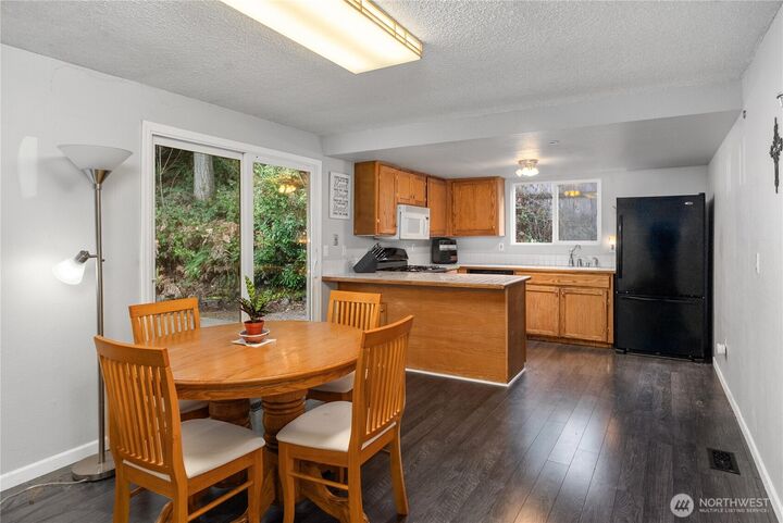 Property Photo: 12617 125th Avenue Ct E WA 98374