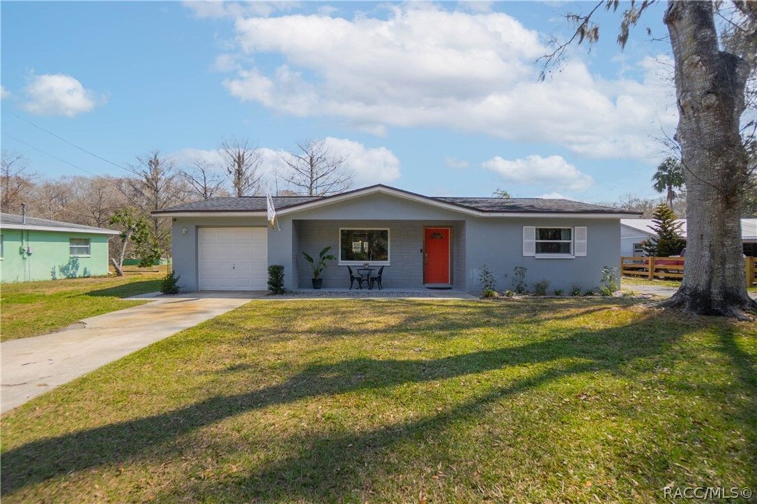 Property Photo:  701 S Little John Avenue  FL 34450 