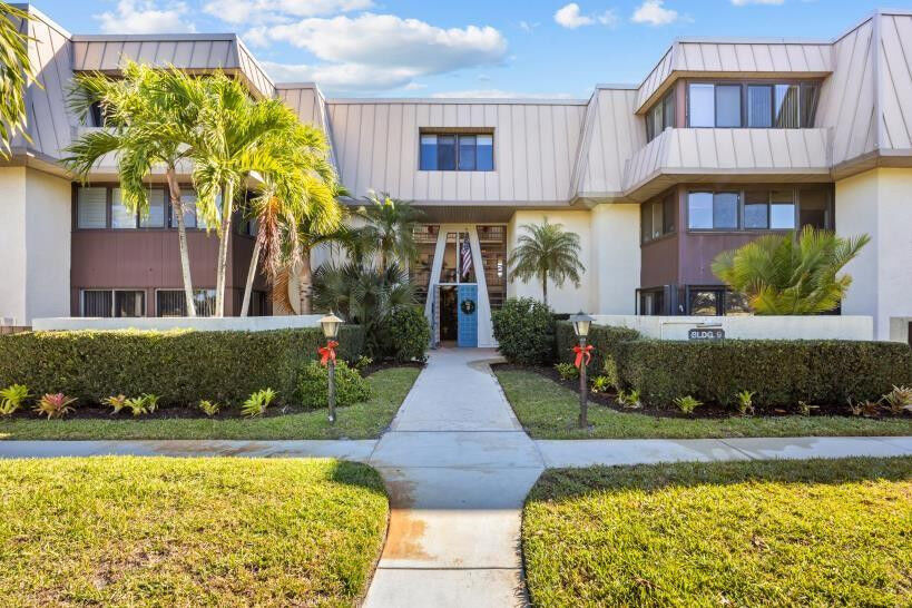 Property Photo:  1800 SE Saint Lucie Boulevard 9-102  FL 34996 