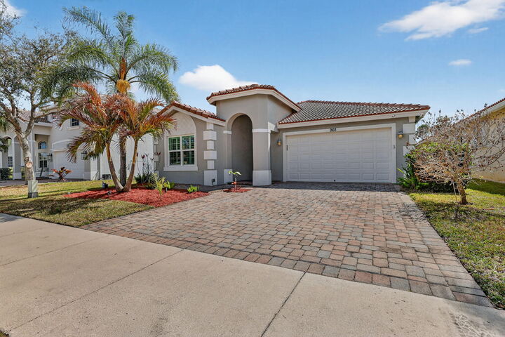 Property Photo:  968 SE Fleming Way  FL 34997 