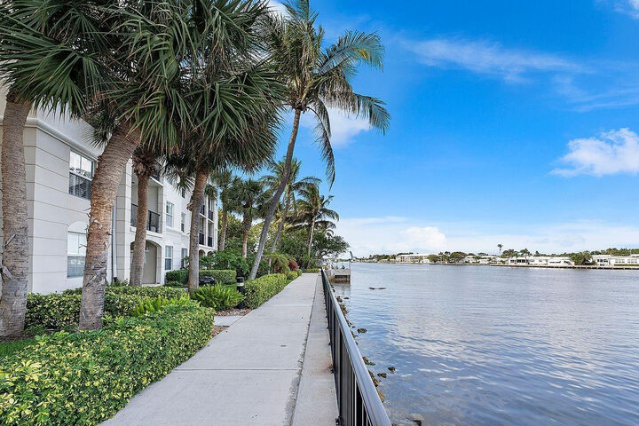 Property Photo:  3318 Tuscany Way 3318  FL 33435 