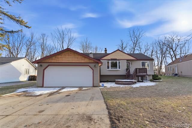Property Photo:  4051 Lake Front Street  MI 48328 