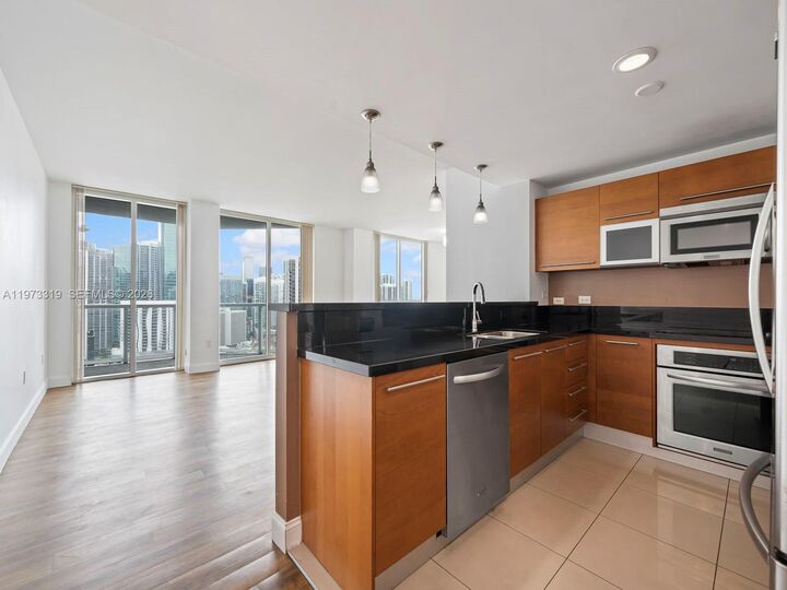 Property Photo: 253 NE 2nd St 3108 FL 33132