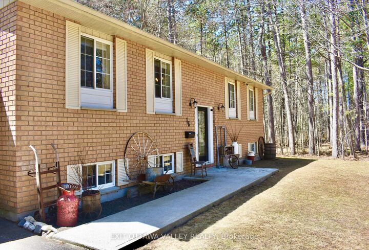 Property Photo: 16 Heritage Drive ON K8H 3J3