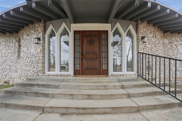 Property Photo:  140 W Taylor Drive  OK 74955 
