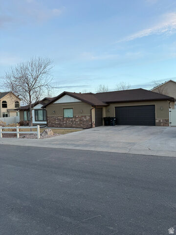 Property Photo: 992 W 350 N UT 84066