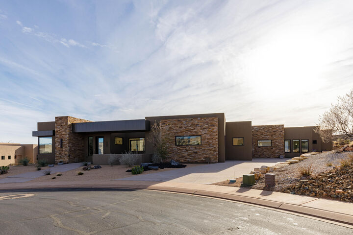 Property Photo:  2205 W Reserve Cir  UT 84770 