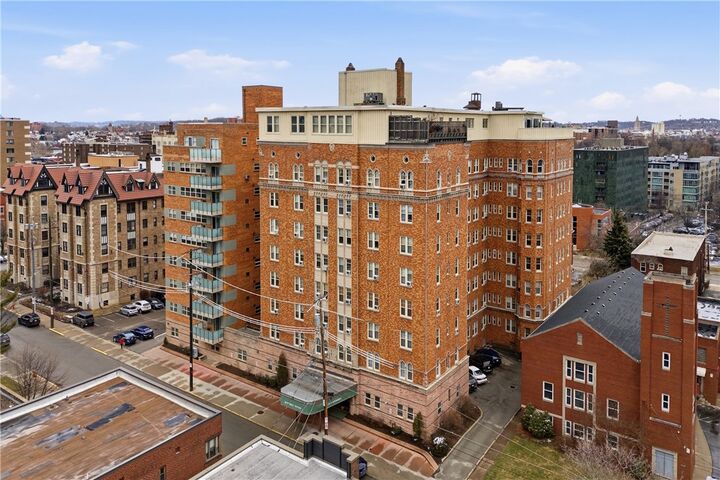 Property Photo: 144 N Dithridge St 711 PA 15213