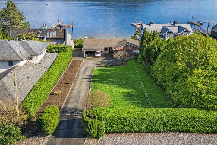 450 Beachview Drive — photo 1