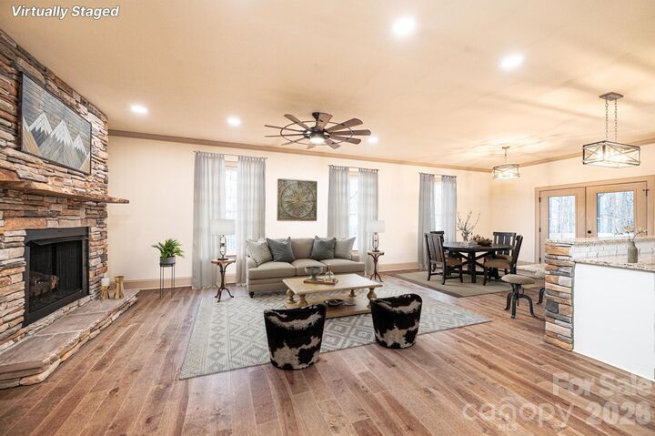 Property Photo:  1610 Summerlin Place  NC 28658 