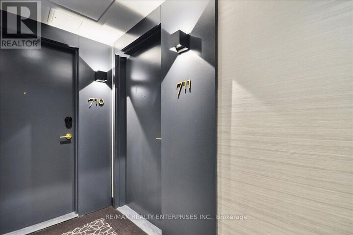 Property Photo: 543 Richmond Street West 711 ON M5V 0W9