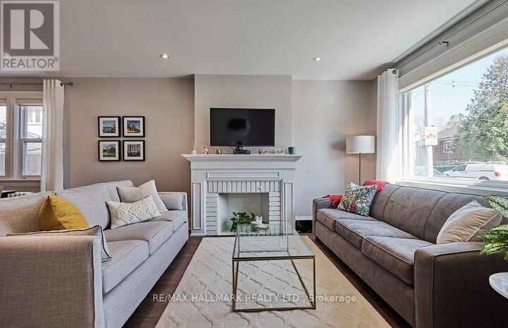 Property Photo:  10 Elm Road  ON M5M 3T2 