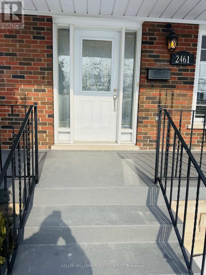 Property Photo:  2461 Hensall Street  ON L5A 2T1 