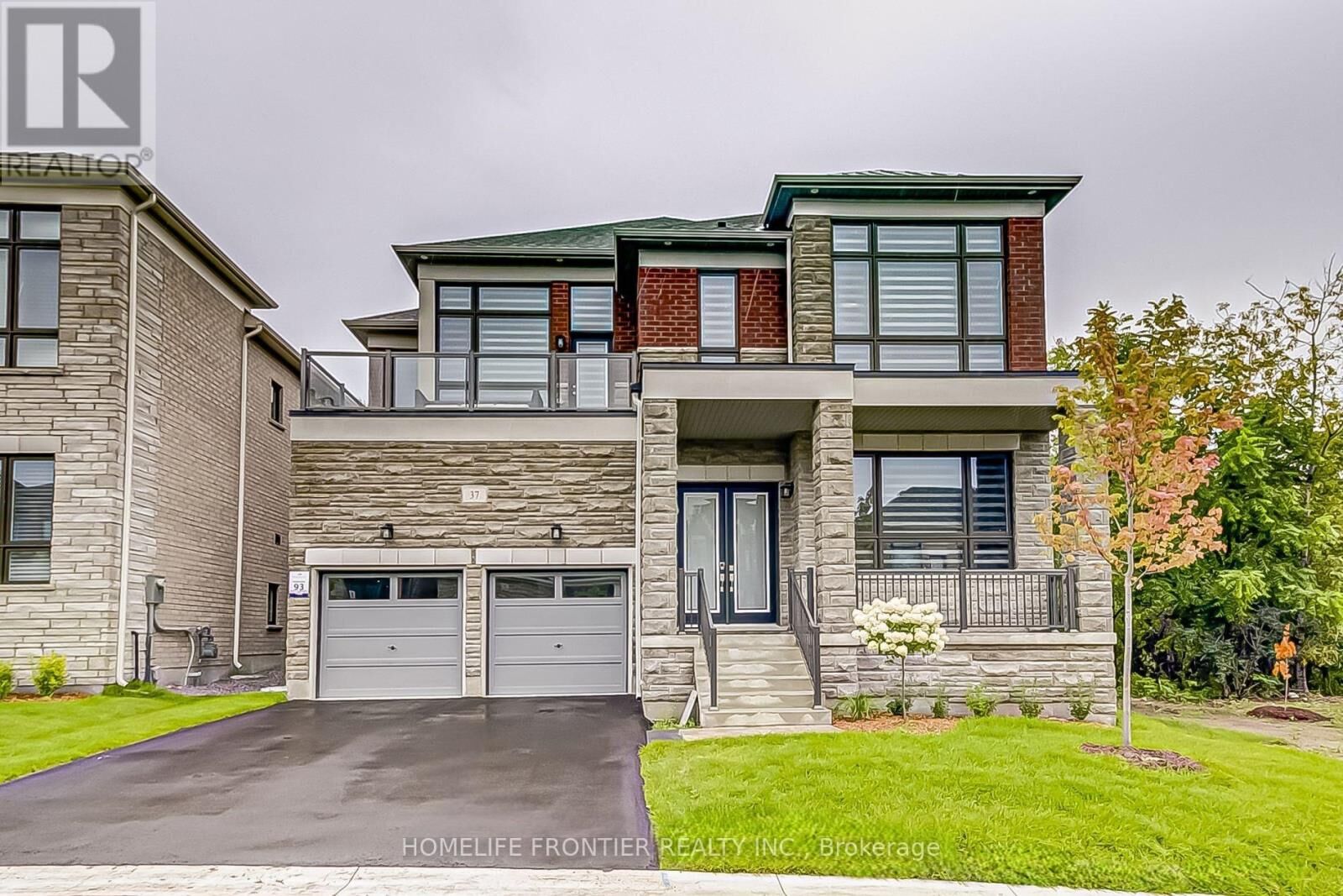 Property Photo: 37 Woodhaven Avenue ON L4G 3Y1