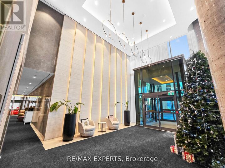 Property Photo: 7890 Jane Street 4701 ON L4K 0K9