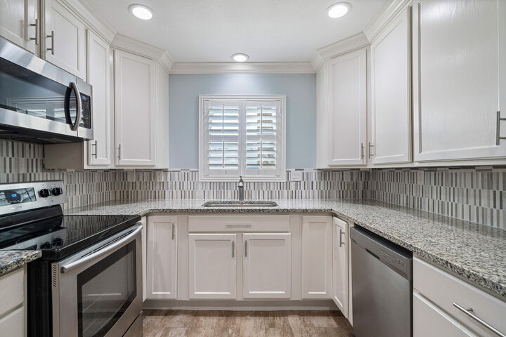 Property Photo:  235 Pelican Place Unit 3  FL 32541 