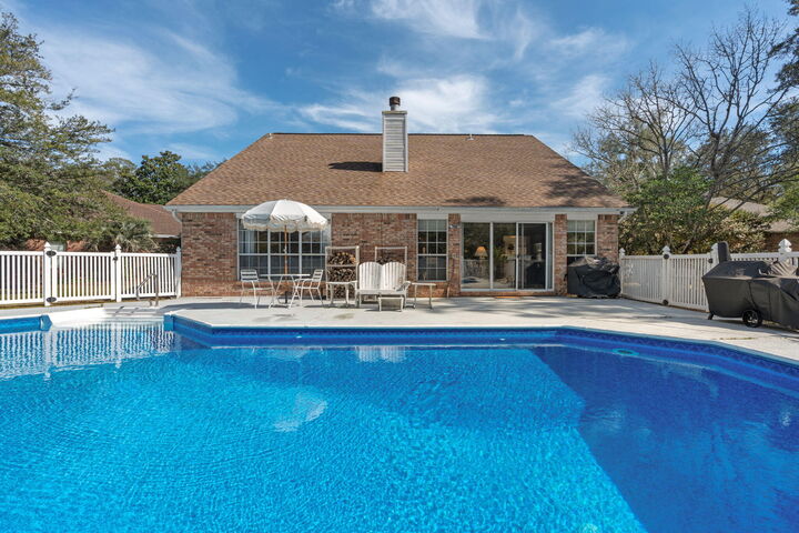 Property Photo: 1706 Crestone Cove FL 32578