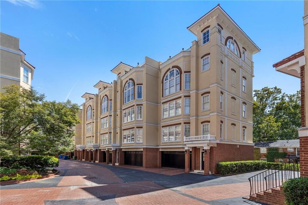 Property Photo:  3541 Roswell Road NE 4  GA 30305 