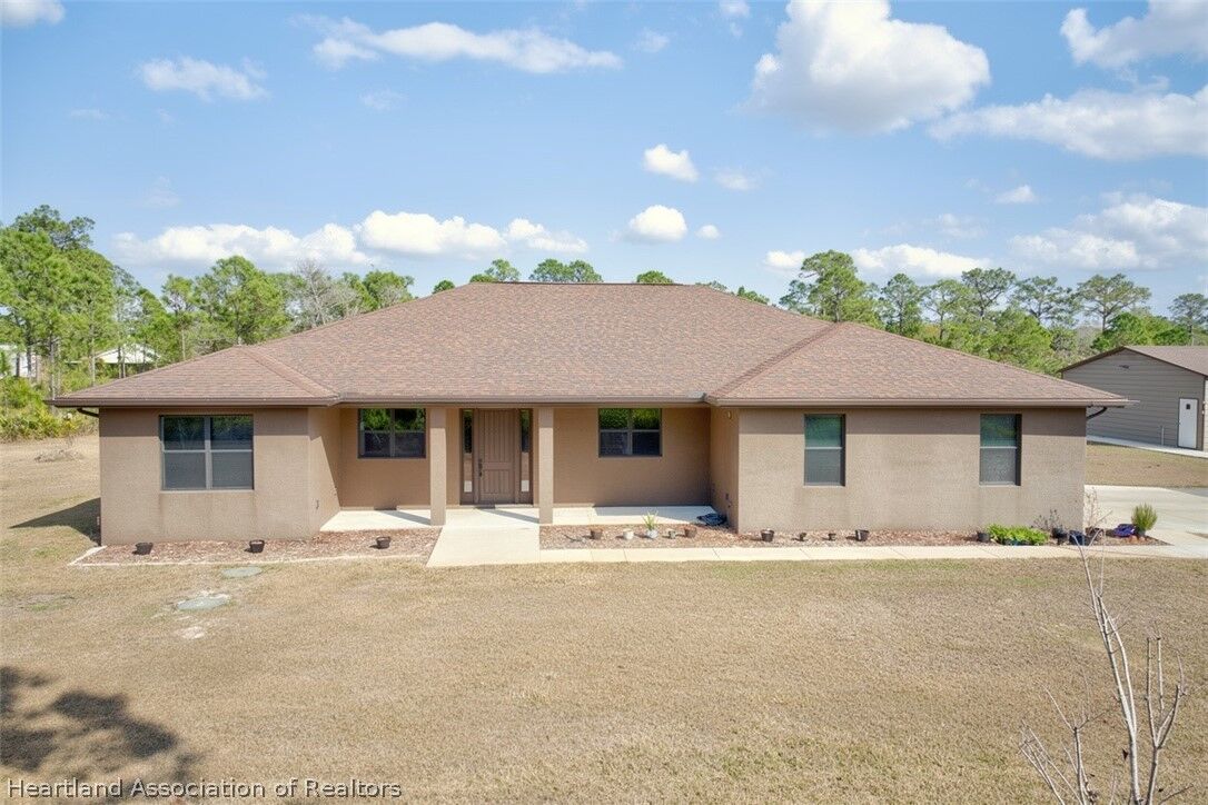 Property Photo:  5008 Oak Road  FL 33875 