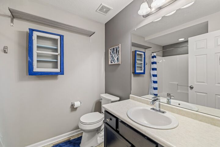 Property Photo:  10324 Stonebridge Drive  IA 50131 